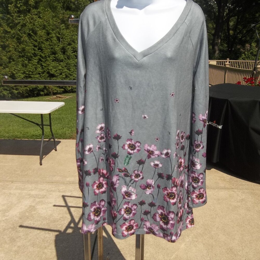 NWOT SHEILAY SOFT GRAY&PURPLE FLORAL TOP L